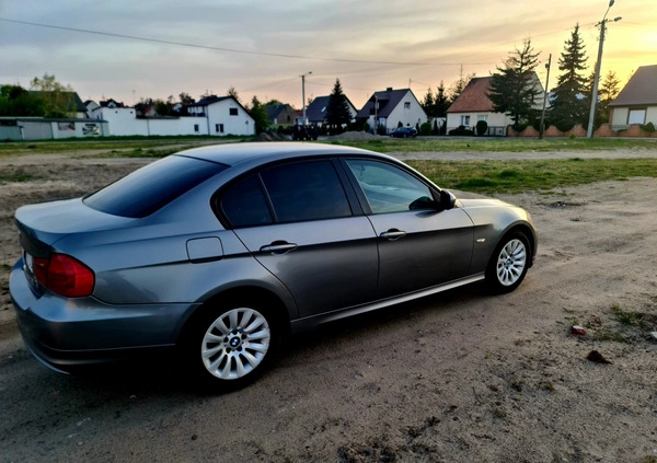 BMW Seria 3 cena 21900 przebieg: 261000, rok produkcji 2009 z Gniewkowo małe 137